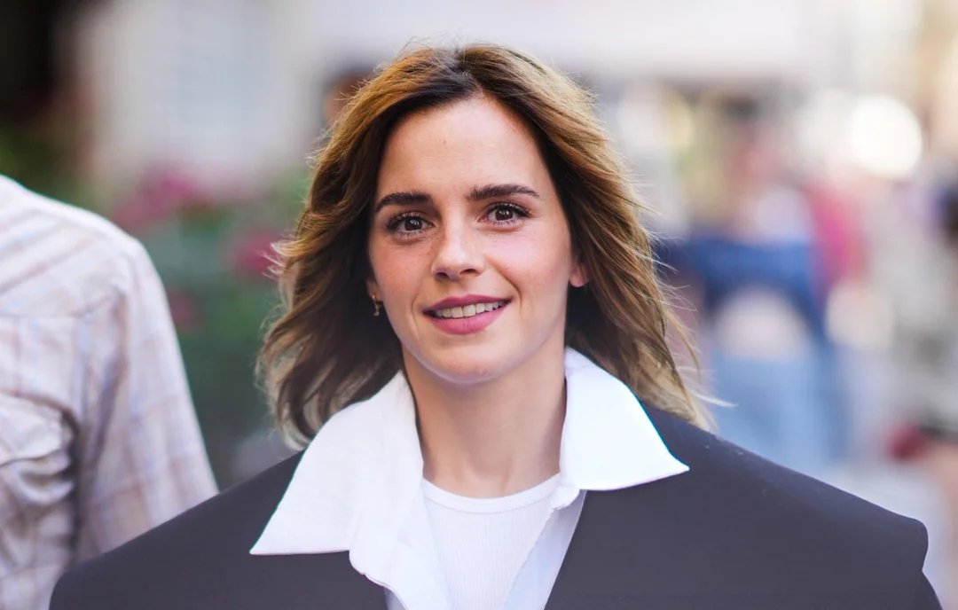 boYvWP3H Emma Watson's reaction when guys eat their own sperm in public for her 12.jpg